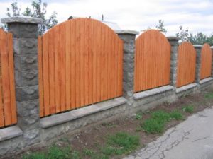 Комбинированный забор