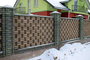 забор из кирпича