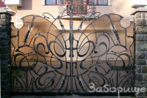 ворота ковка с поликорбонатом